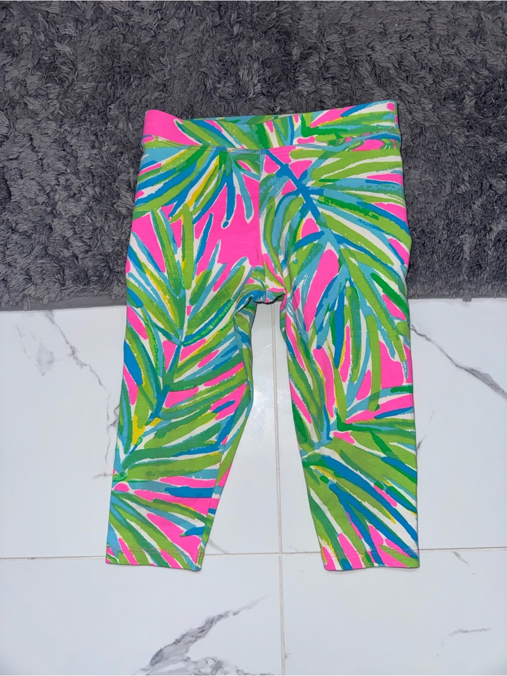 Girls Lilly Pulitzer cropped leggings!